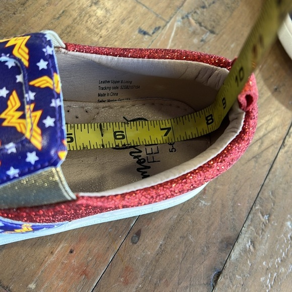 Monkey feet wonder woman slip on sneakers - Picture 11 of 11